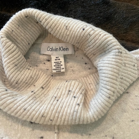 Turtleneck Sweater by Calvin Klein (M) - Picture 4 of 11